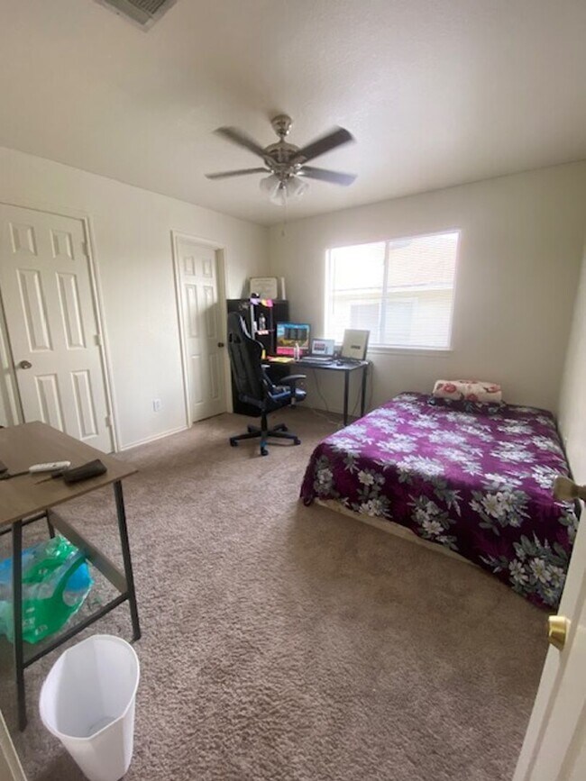 Building Photo - 3 Bed 3.5 Bath Duplex on TXST Bus Route!