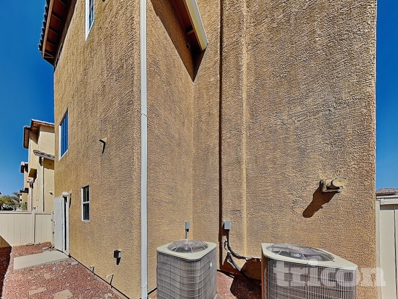 Building Photo - 8921 Paula Jean Ave