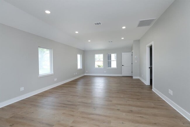 Building Photo - 16435 Telge Rd