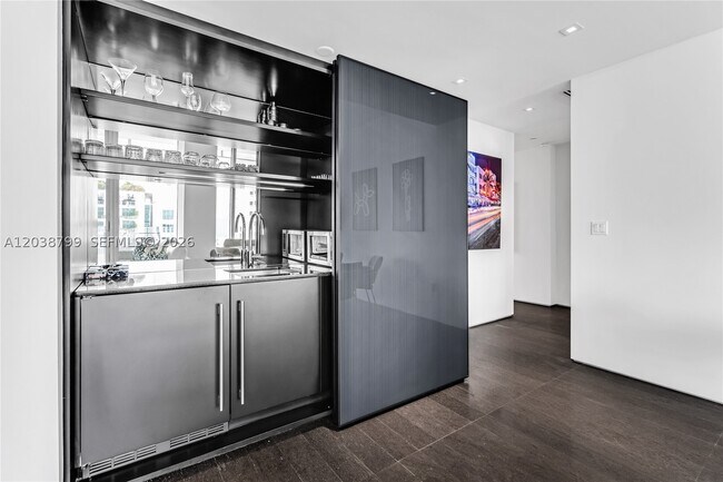 Building Photo - 120 Ocean 700