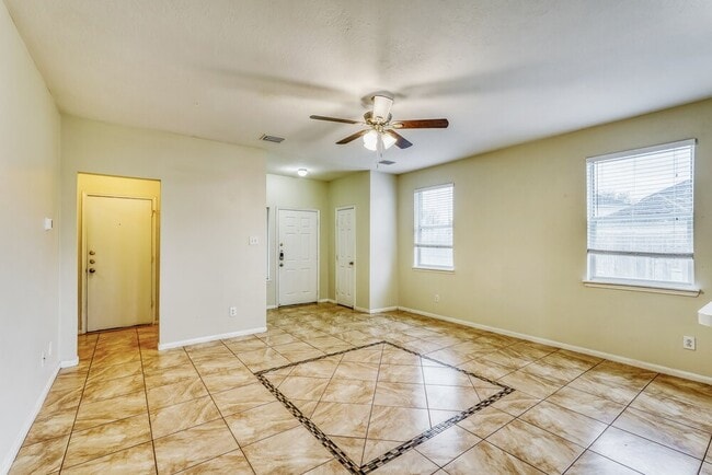 Building Photo - 4838 Montclair Hill Ln