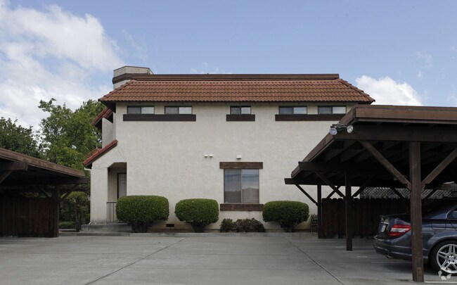 Building Photo - Somerset Place