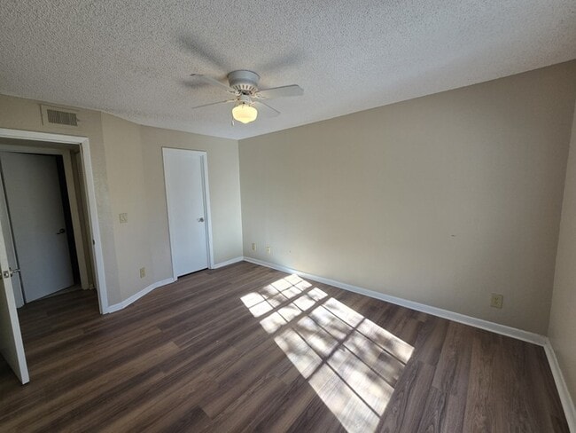 Building Photo - 1 Bed 1 Bath Third floor condo in Nice Community for Rent in Orlando $1349
