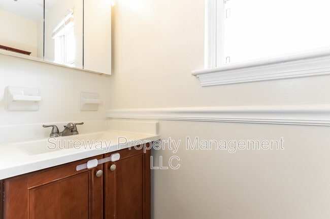 Building Photo - 505 Corinthian Ave