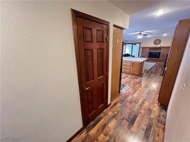 Building Photo - 5242 Dickens Dr