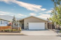 Building Photo - Spacious 3-Bedroom by Meadow Park with Lar...