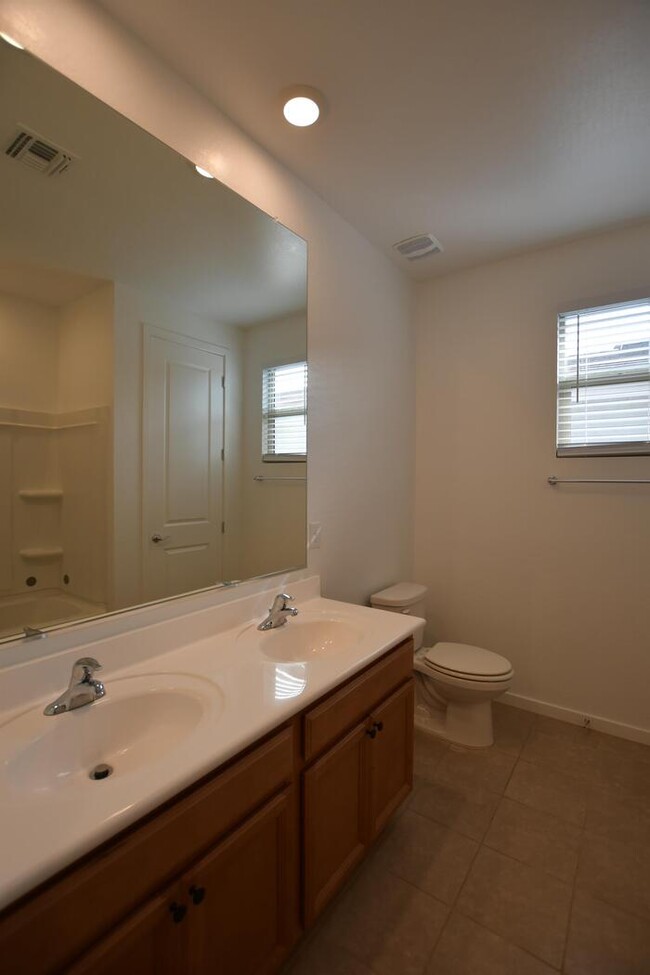 Building Photo - 4021 E Caitlin Dr