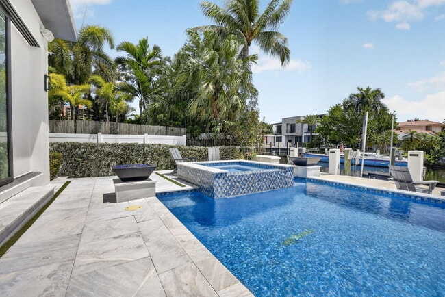 Building Photo - 334 Isle of Capri Dr