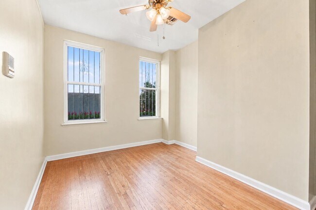Building Photo - 420 Monroe St