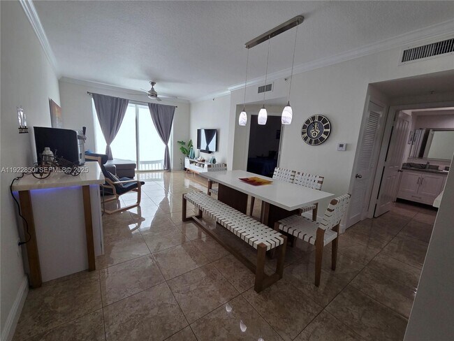 Building Photo - 9172 Collins Ave