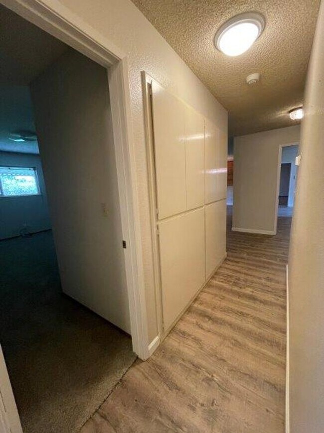 Building Photo - Desired Greenhaven 4 Bedroom