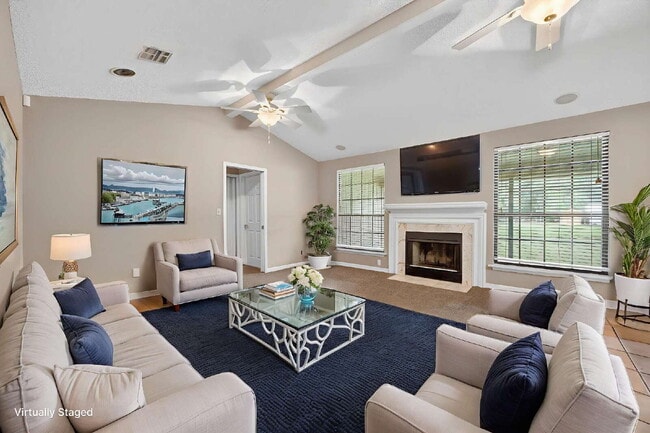 Building Photo - Spacious 3BR Home with Fireplace, Garage & Private Yard