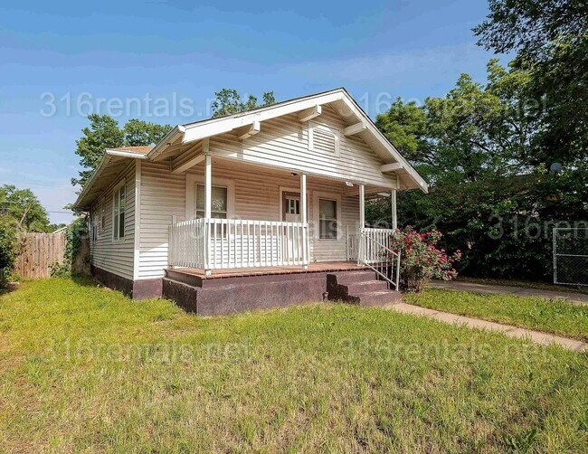 Building Photo - $915 - 2 bedroom / 1 bathroom - Single Fam...
