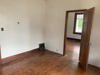 Building Photo - 904 Iowa Ave