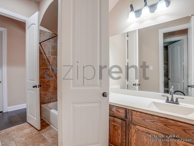 Building Photo - 419 San Marcos Dr