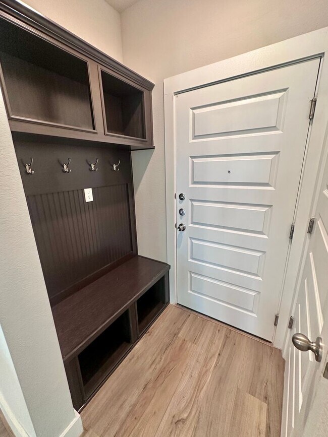 Building Photo - Modern 3-Bedroom, 2.5-Bathroom in Easton Park!