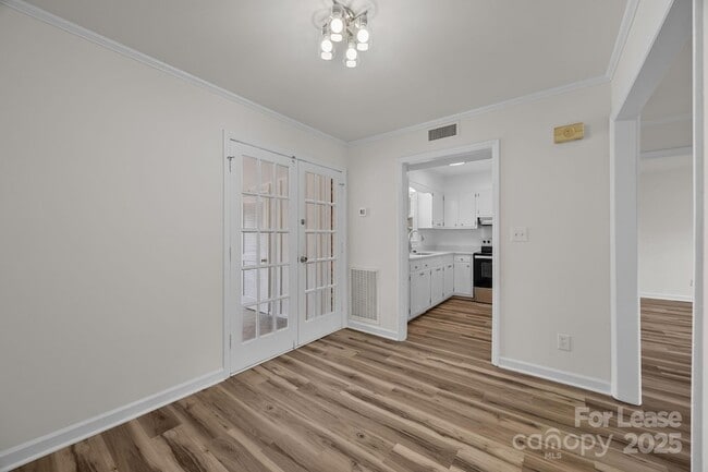 Building Photo - 922 McAlway Rd