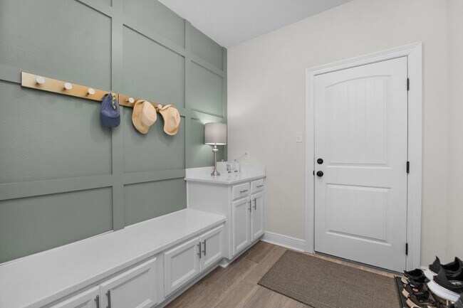 Building Photo - 5718 Oak Hvn Ln