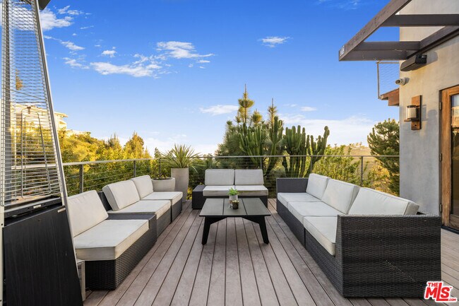 Building Photo - 1735 Summitridge Dr