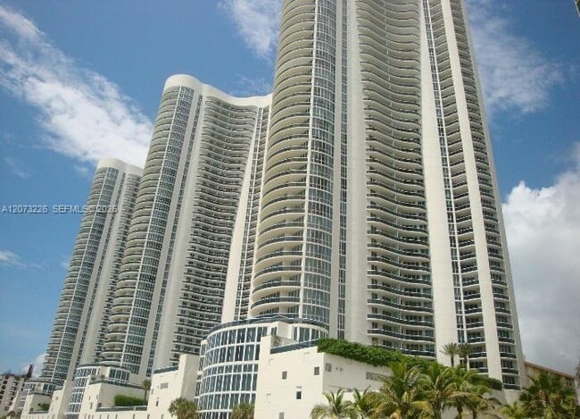 Building Photo - 15811 Collins Ave