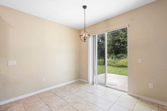 Building Photo - 215 Lakeshore Dr