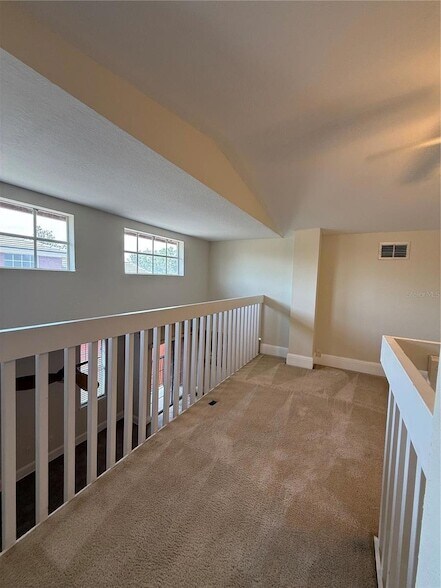 Building Photo - 122 Vista Verdi Cir