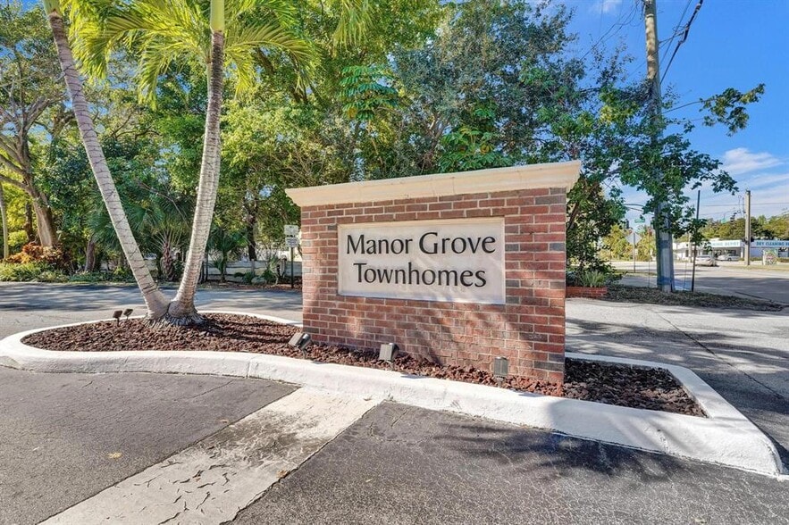 Building Photo - 120 NE 20th Ct