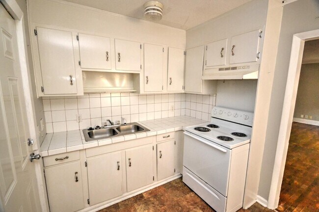 Building Photo - 3835 Capers Ave