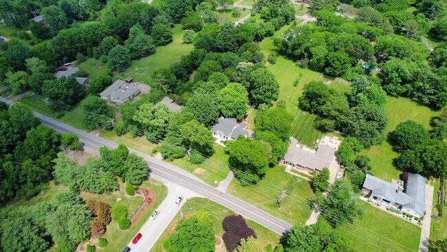 Building Photo - **RENOVATED COLONIAL ON OVER AN ACRE ZONED FOR WILLIAMSON COUNTY BRENTWOOD SCHOOLS**