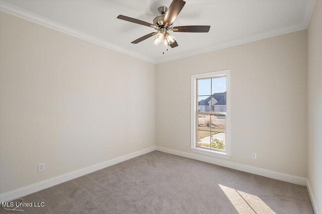 Building Photo - 464 Aurora Cir