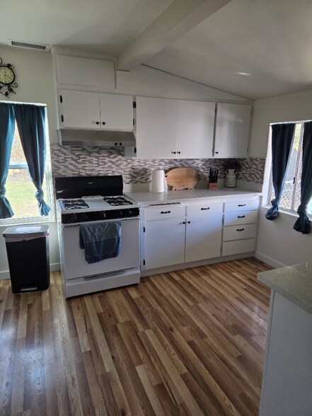 Building Photo - 115 8th St