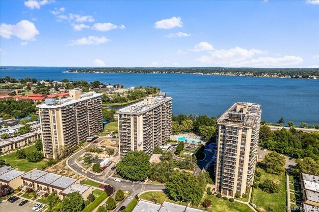 Building Photo - 17-85-85 215th St