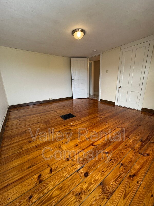 Building Photo - 46 Old Amherst Rd