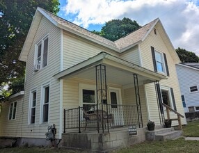 Building Photo - 218 N Simon St