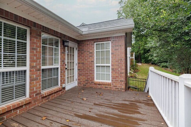 Building Photo - 195 Bedford Dr