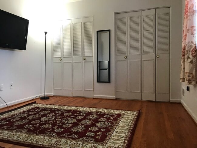 Building Photo - 5603 Lalos St