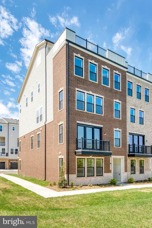 Building Photo - 20882 Murry Fls Ter