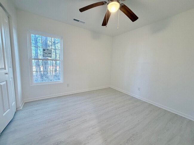 Building Photo - 179 Charter Dr