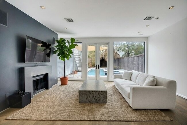 Building Photo - 1417 Harold St