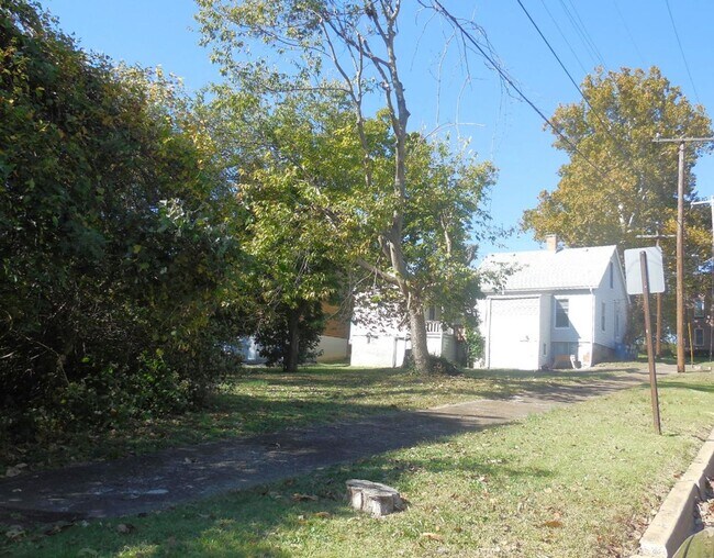 Building Photo - 308 E Church St