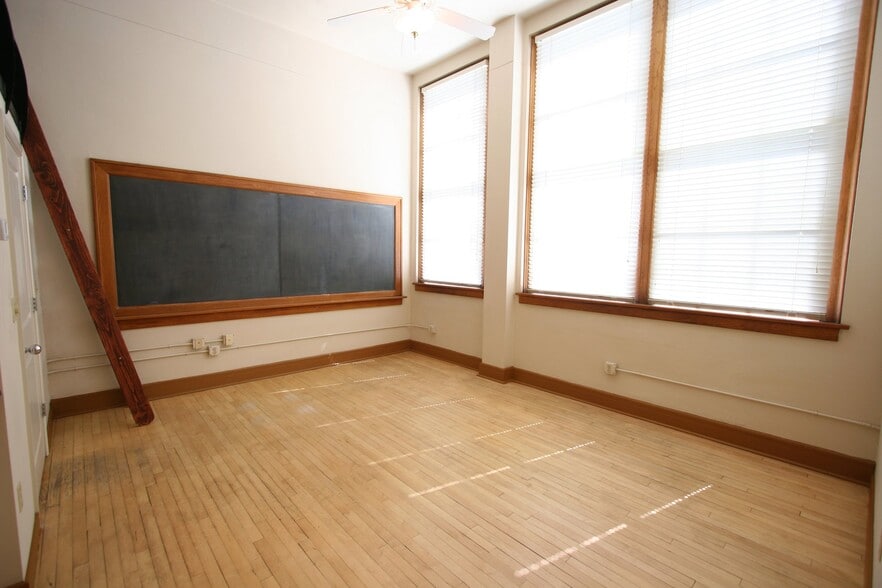 Building Photo - 100 Broadway Blvd NE