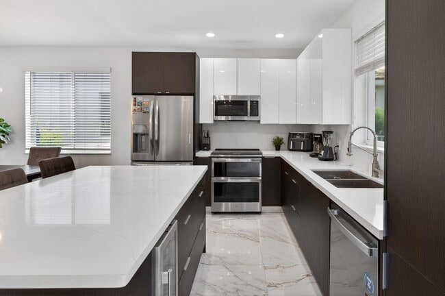 Building Photo - 1374 Canary Island Dr