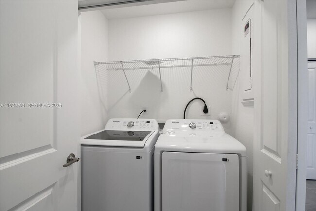 Building Photo - 2729 SE 25th Ave