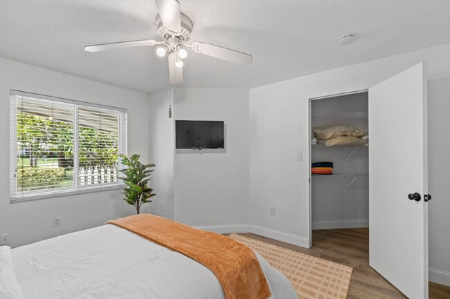 Building Photo - 460 Magellan Dr