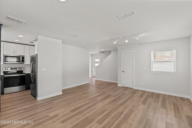 Building Photo - 223 19th St N