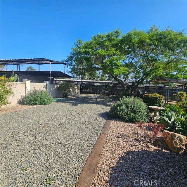 Building Photo - 746 River Dr