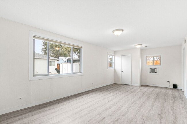 Building Photo - Charming Private 1-Bedroom Carriage House with Modern Amenities in Englewood