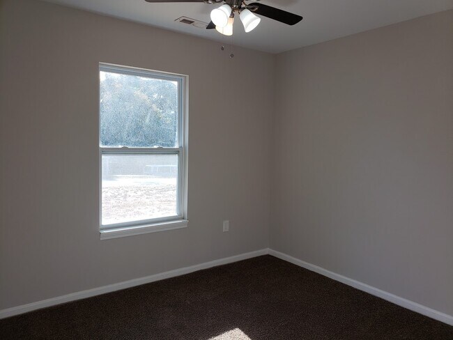 Building Photo - 800 Smith Grove Rd