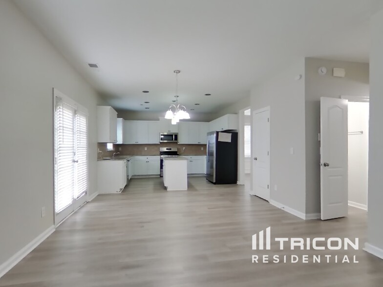 Building Photo - 3751 Lanier Dr