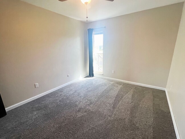 Building Photo - Spacious 1-Bed, 1-Bath with Reserved Parki...